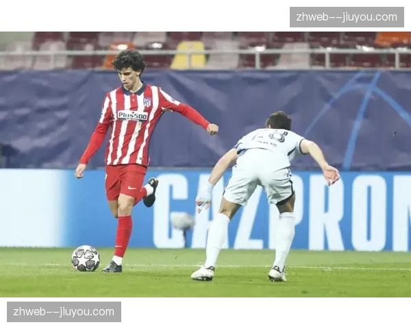 马竞边卫压上参与传中致横向宽度拉开，回防线路易被切断